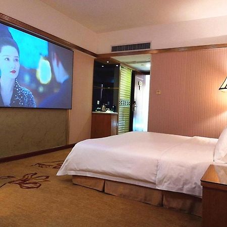 Vienna Hotel Zhanjiang Coast Avenue Экстерьер фото