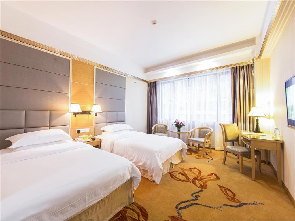 Vienna Hotel Zhanjiang Coast Avenue Экстерьер фото