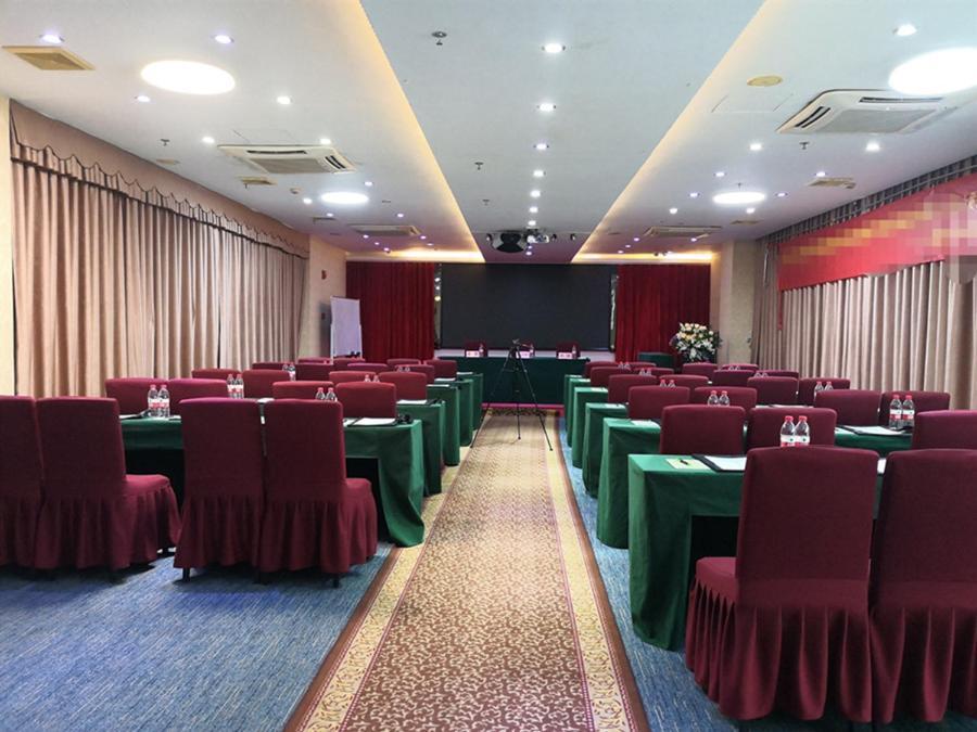 Vienna Hotel Zhanjiang Coast Avenue Экстерьер фото