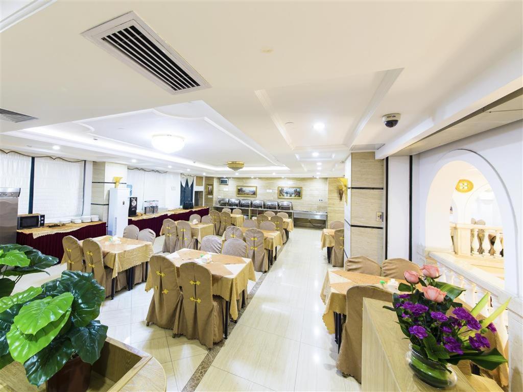 Vienna Hotel Zhanjiang Coast Avenue Экстерьер фото