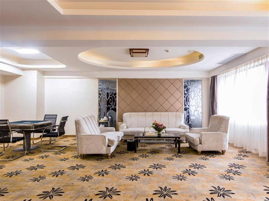 Vienna Hotel Zhanjiang Coast Avenue Экстерьер фото